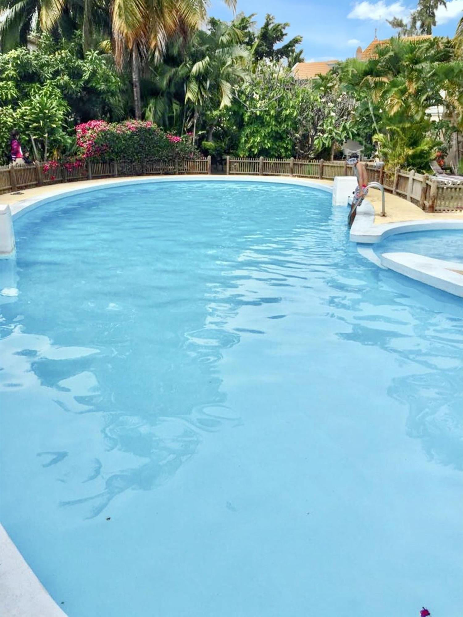 Spacious House In Flic En Flac With Shared Pool Kültér fotó